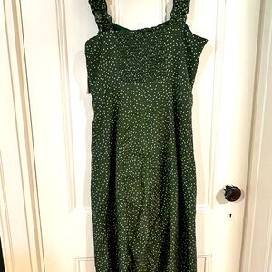 Green polka dot dress. Size M NWT